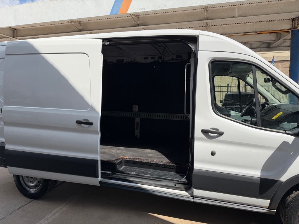 Photo 21 of this FORD TRANSIT