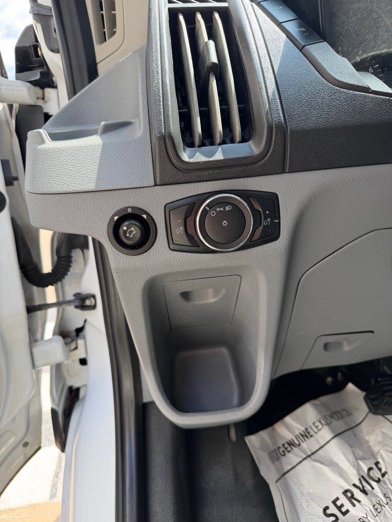 Photo 10 of this FORD TRANSIT