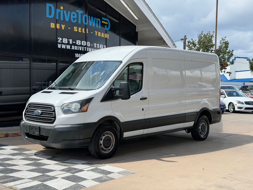 Photo 2 of this FORD TRANSIT