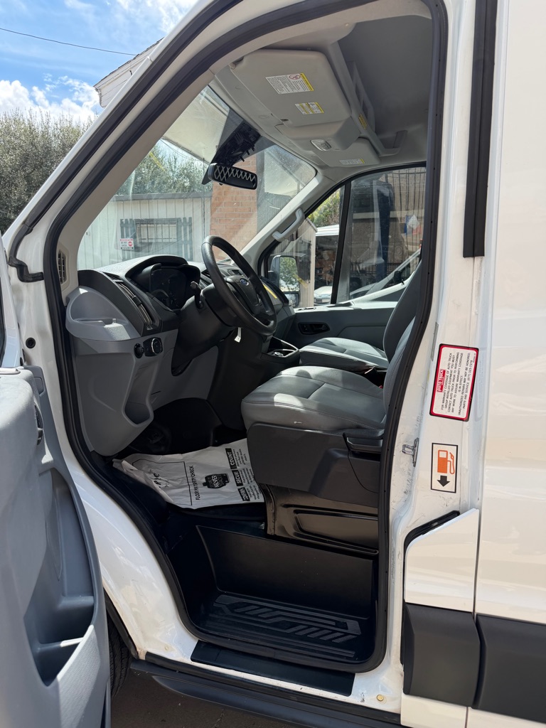 Photo 8 of this FORD TRANSIT
