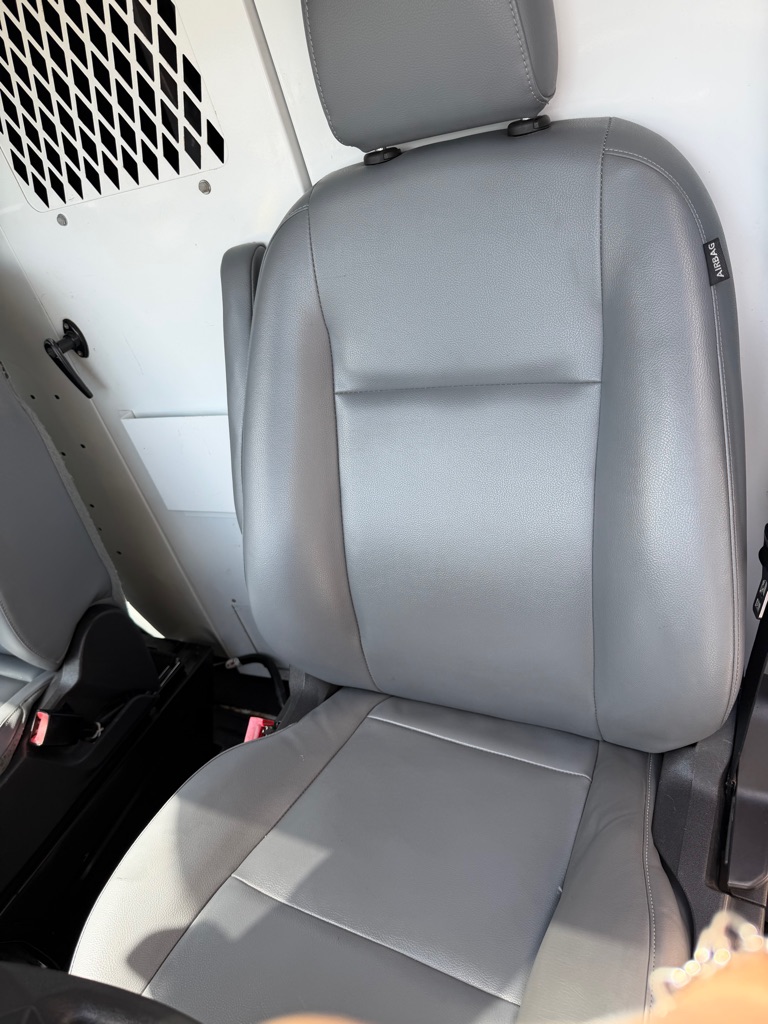 Photo 17 of this FORD TRANSIT