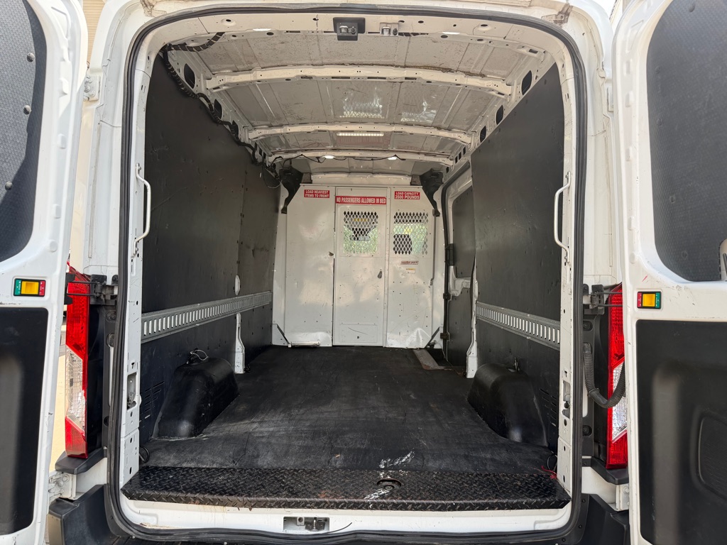 Photo 20 of this FORD TRANSIT