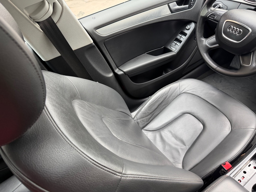 Photo 21 of this AUDI A4
