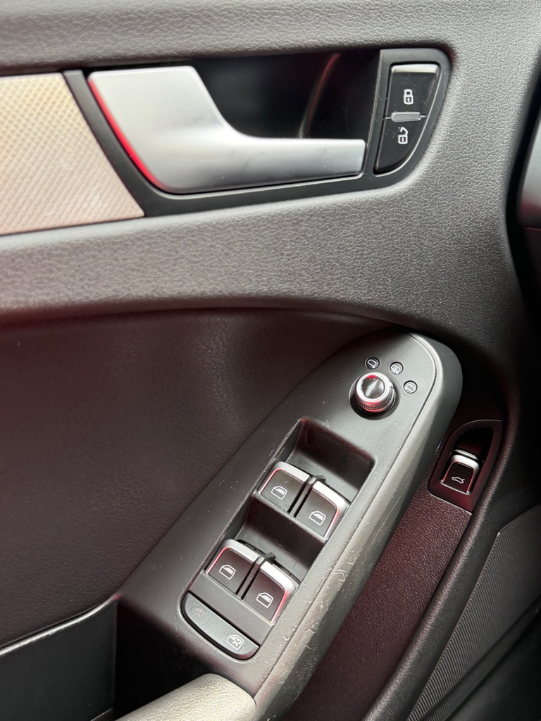 Photo 11 of this AUDI A4