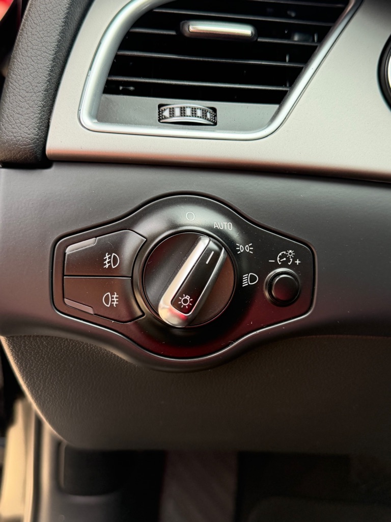 Photo 10 of this AUDI A4