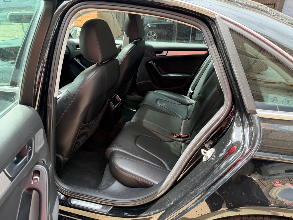 Photo 8 of this AUDI A4