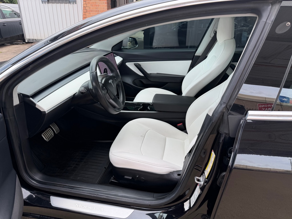 Photo 8 of this TESLA MODEL 3