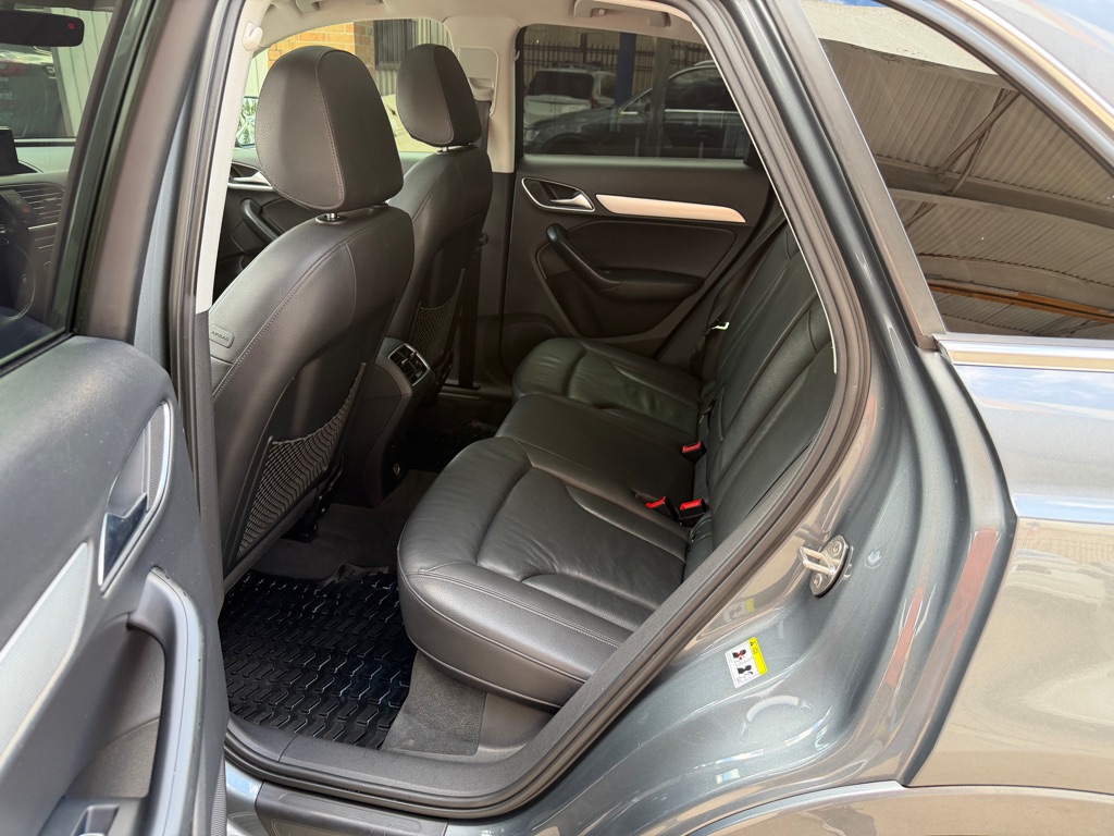 Photo 8 of this AUDI Q3