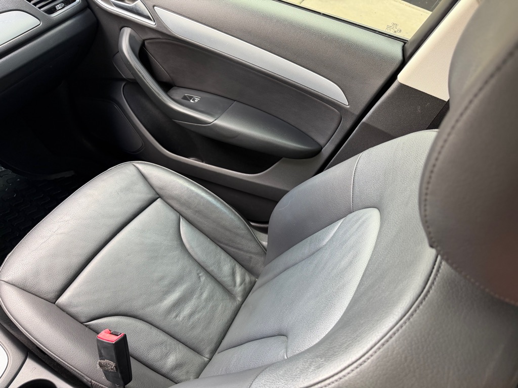 Photo 20 of this AUDI Q3