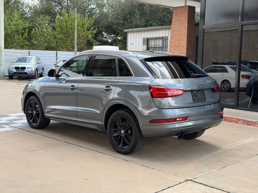 Photo 3 of this AUDI Q3