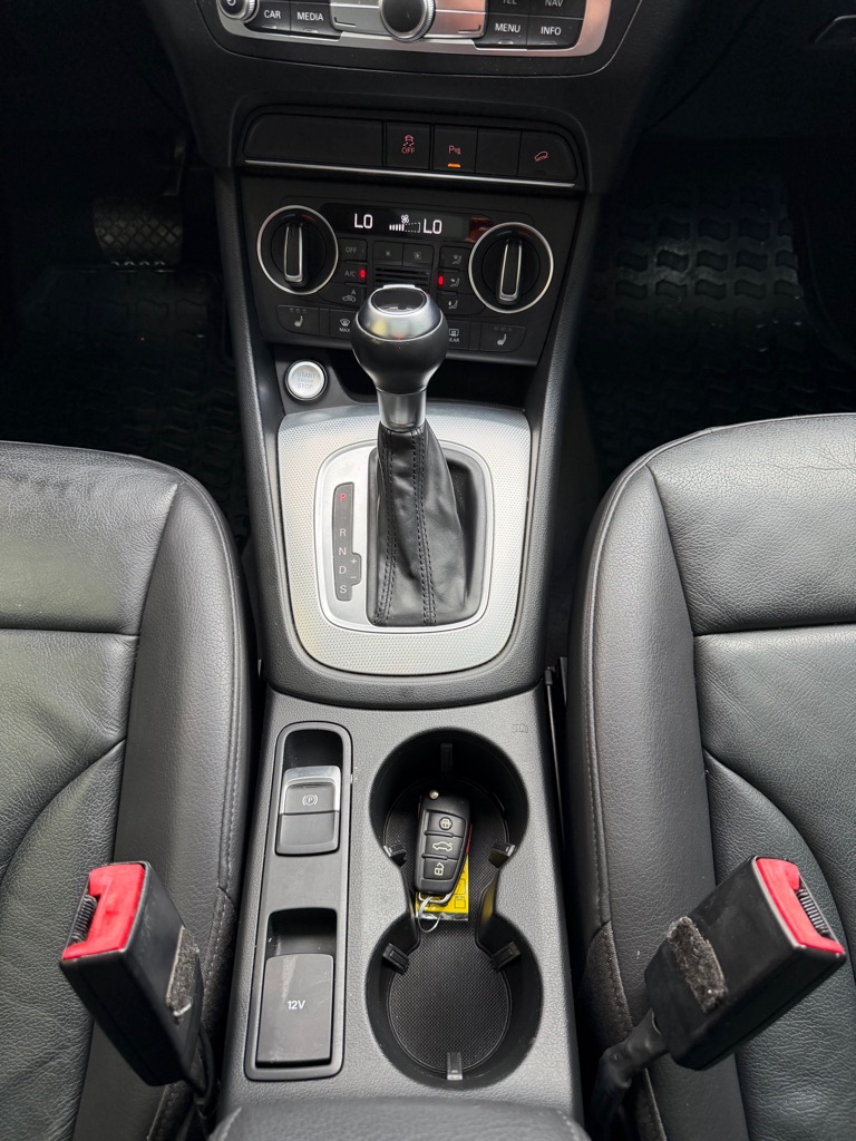 Photo 17 of this AUDI Q3