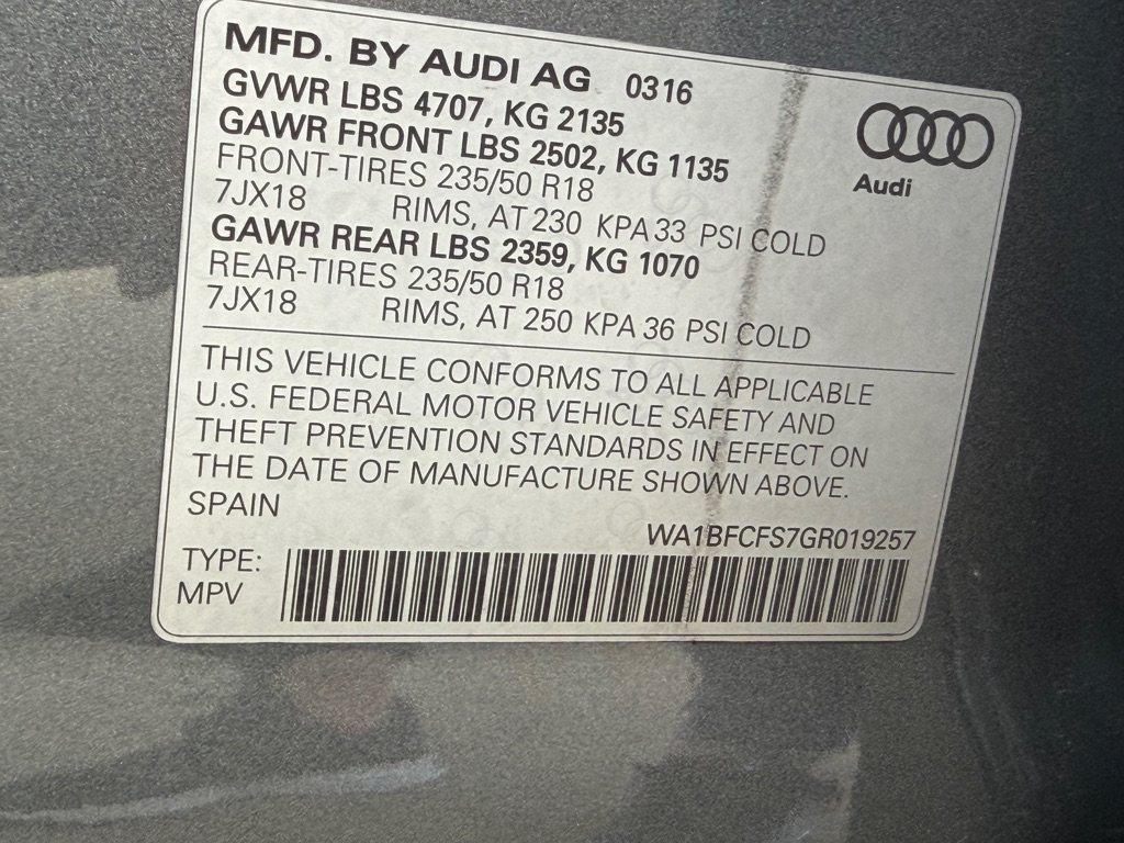 Photo 23 of this AUDI Q3