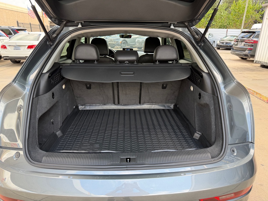 Photo 22 of this AUDI Q3