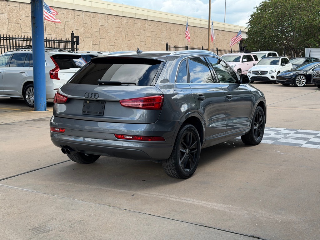 Photo 5 of this AUDI Q3