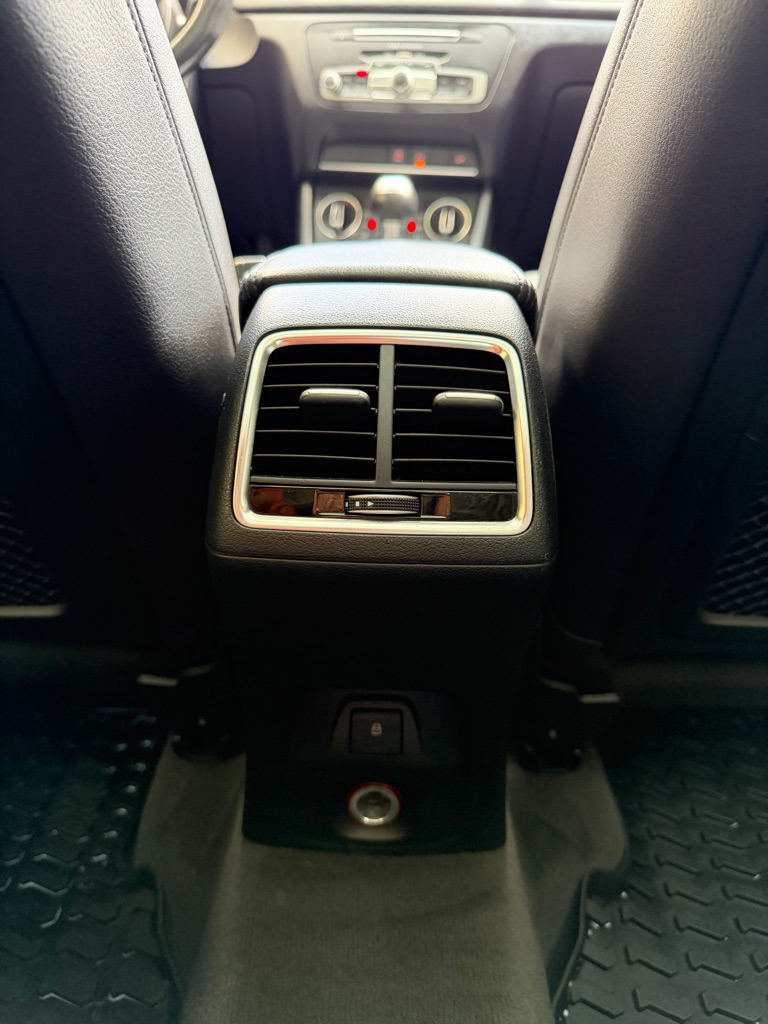 Photo 15 of this AUDI Q3