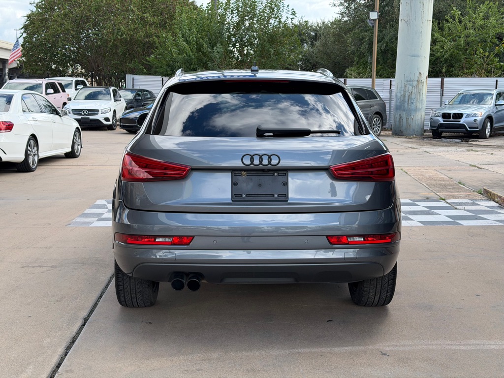 Photo 4 of this AUDI Q3