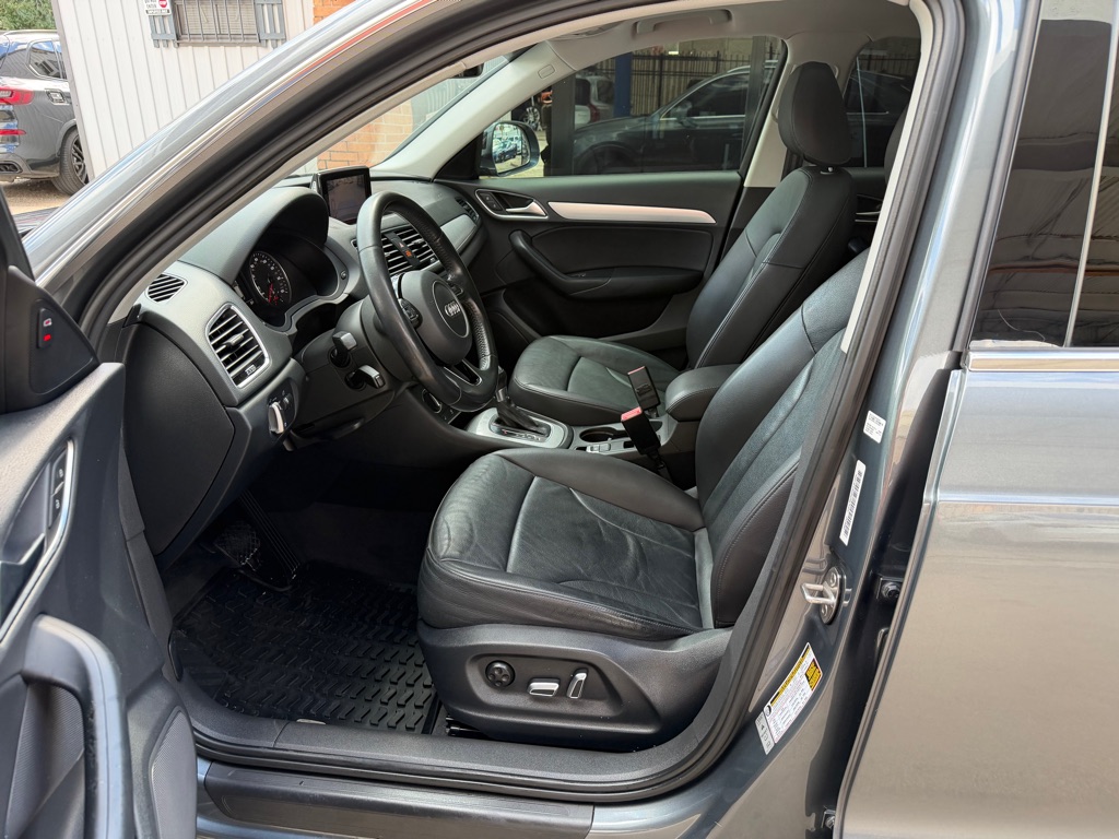Photo 7 of this AUDI Q3