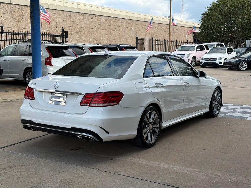 Photo 5 of this MERCEDES-BENZ E-CLASS