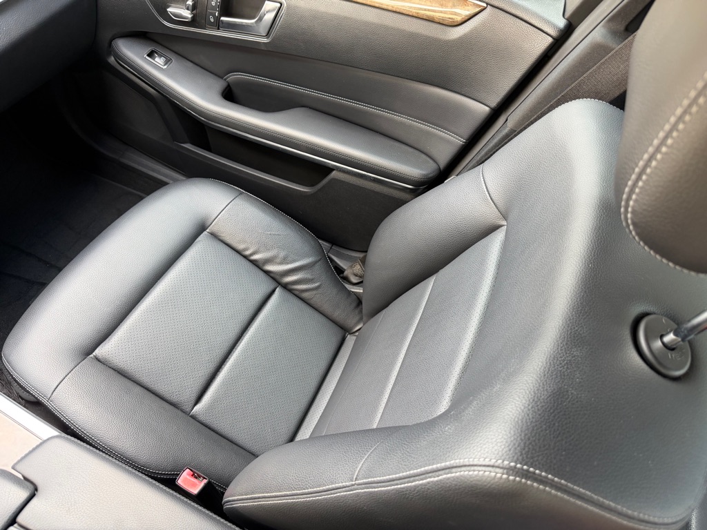 Photo 21 of this MERCEDES-BENZ E-CLASS