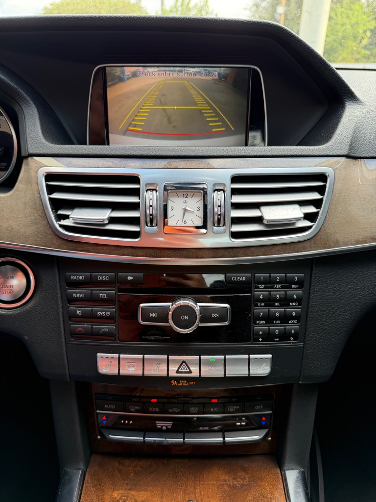 Photo 13 of this MERCEDES-BENZ E-CLASS