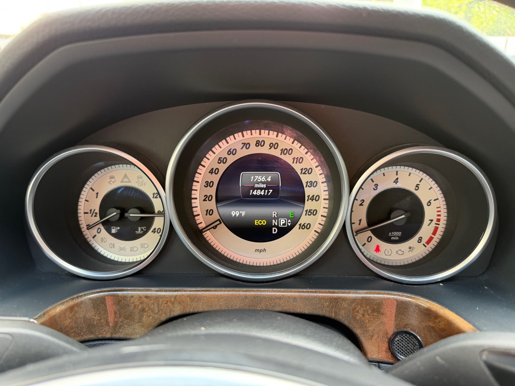 Photo 11 of this MERCEDES-BENZ E-CLASS