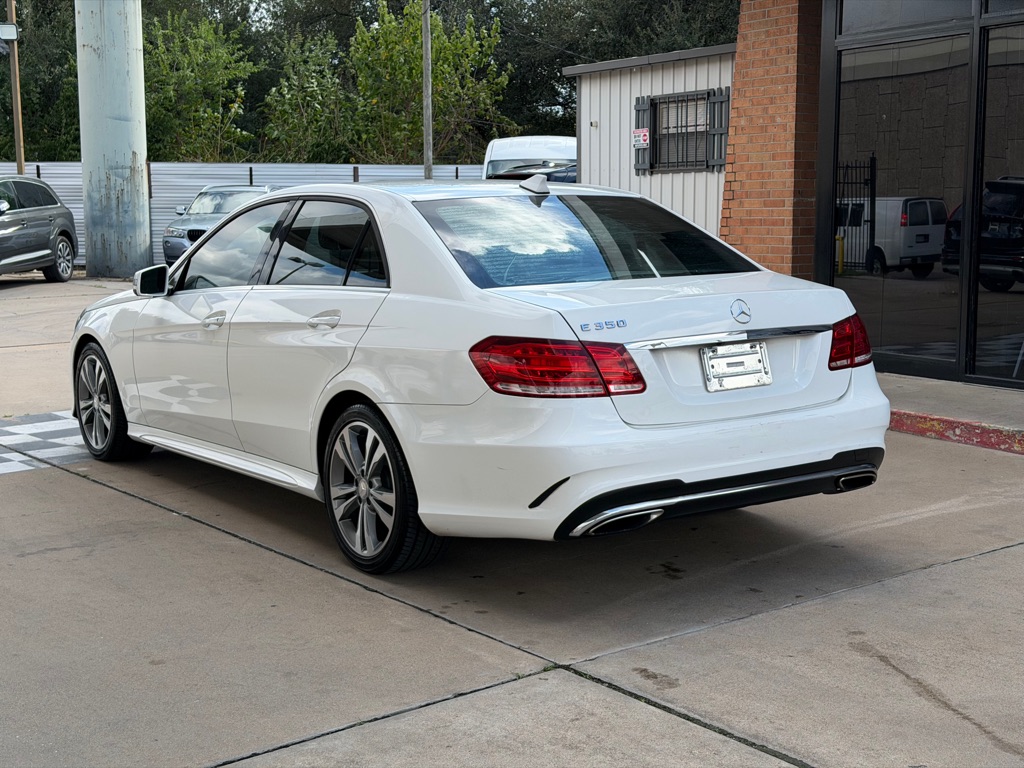 Photo 3 of this MERCEDES-BENZ E-CLASS