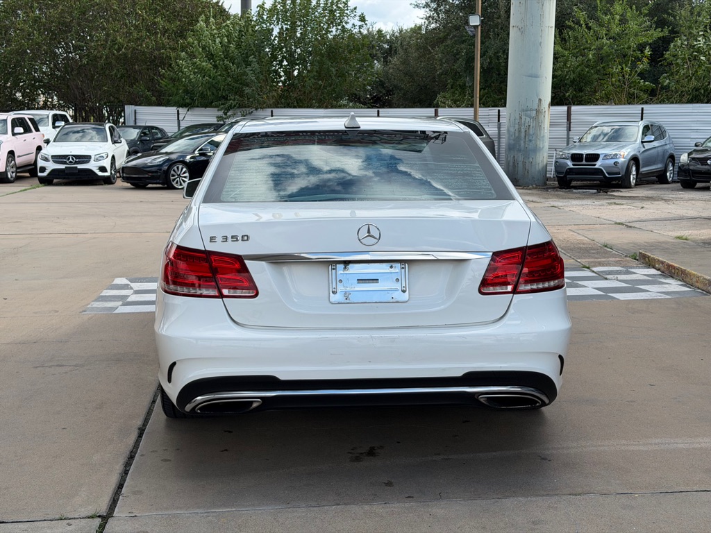 Photo 4 of this MERCEDES-BENZ E-CLASS