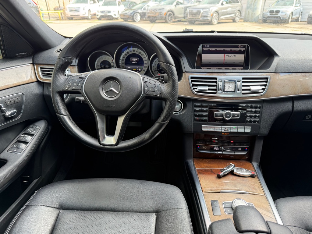Photo 17 of this MERCEDES-BENZ E-CLASS