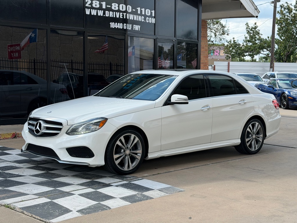 Photo 2 of this MERCEDES-BENZ E-CLASS