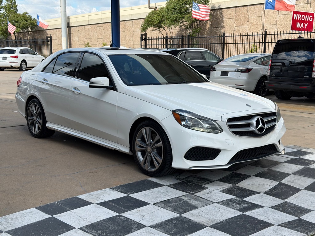 Photo 6 of this MERCEDES-BENZ E-CLASS