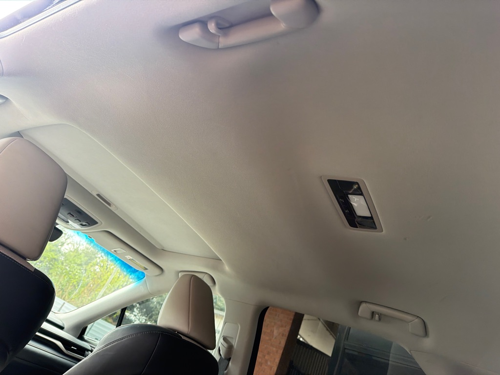 Photo 10 of this LEXUS RX