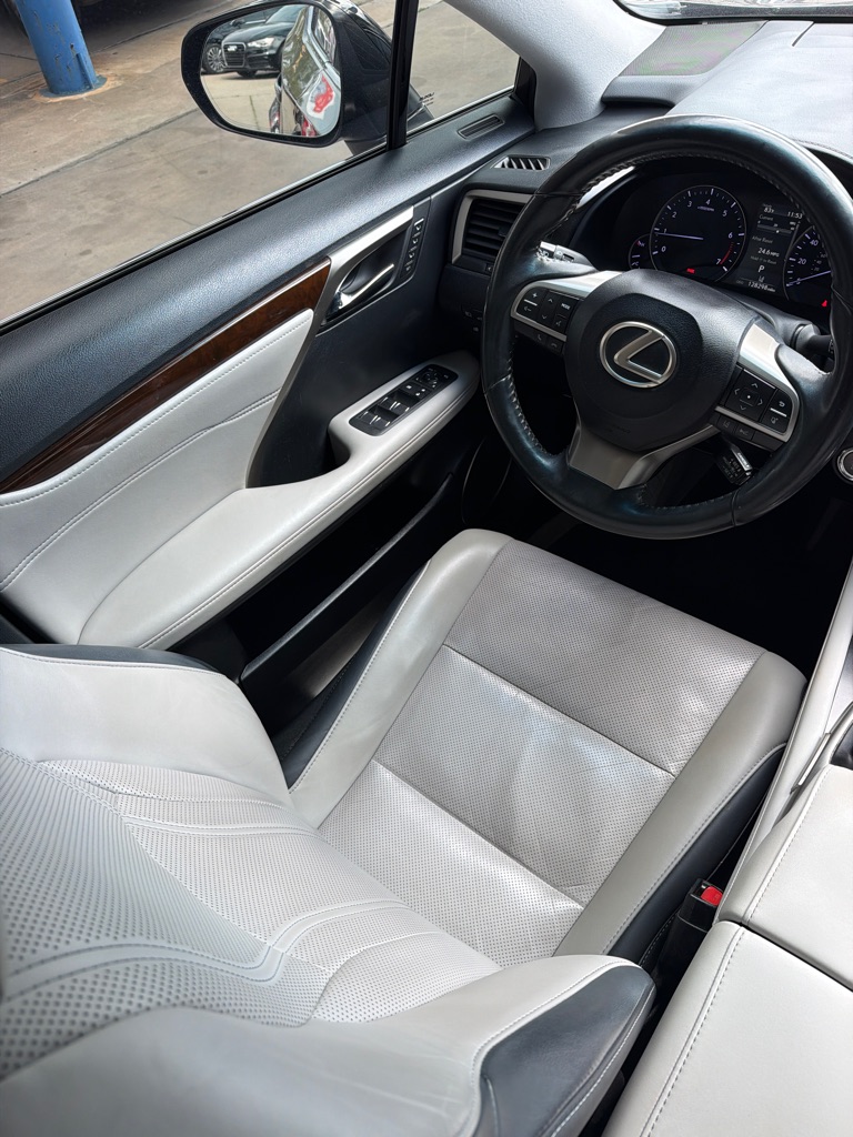 Photo 13 of this LEXUS RX