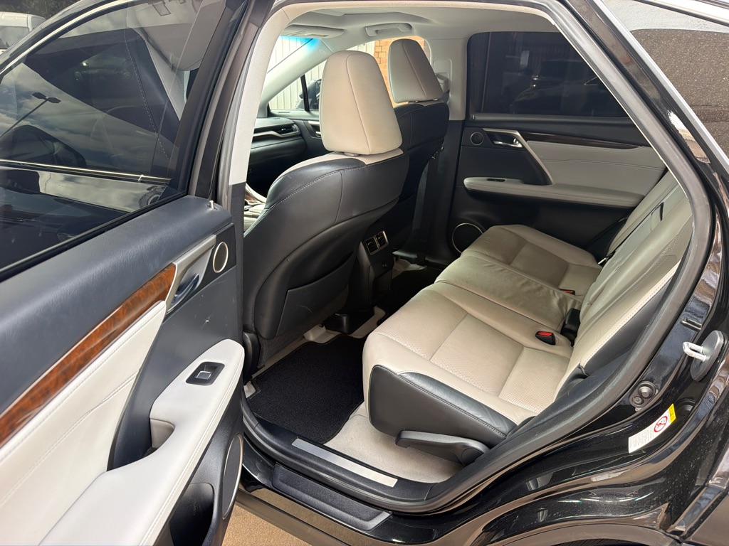 Photo 9 of this LEXUS RX