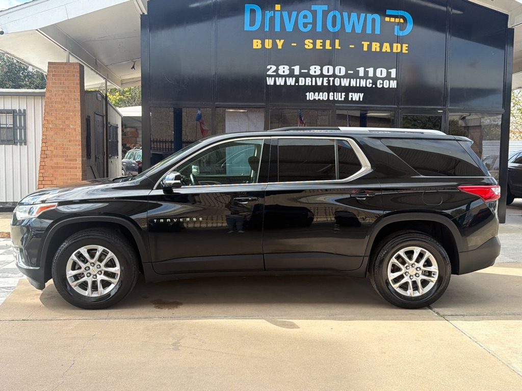 Photo 2 of this CHEVROLET TRAVERSE