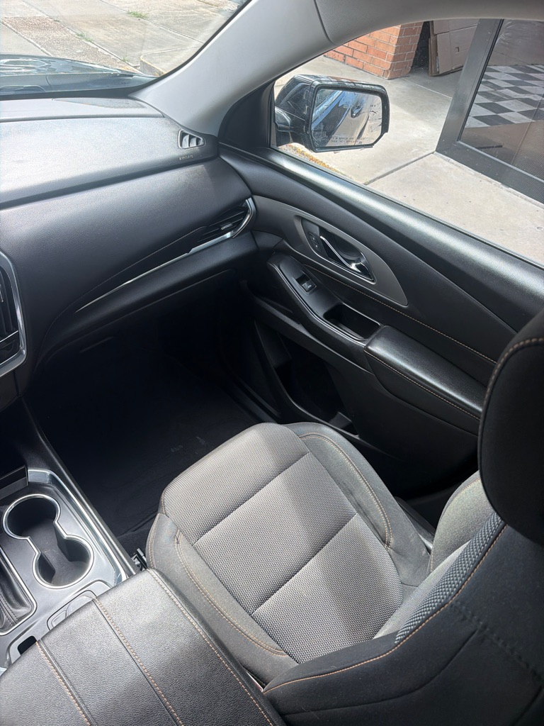 Photo 12 of this CHEVROLET TRAVERSE