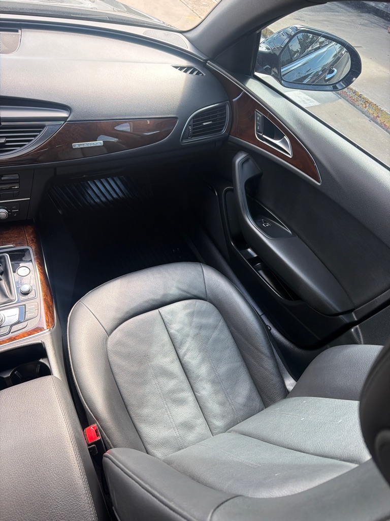 Photo 12 of this AUDI A6