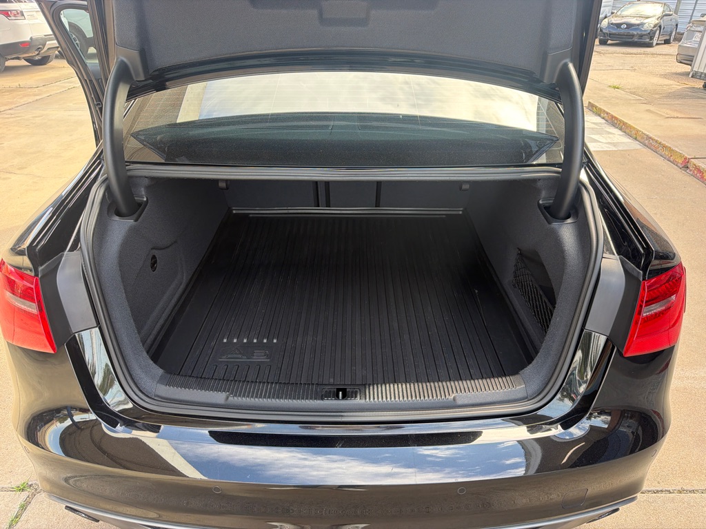 Photo 8 of this AUDI A6