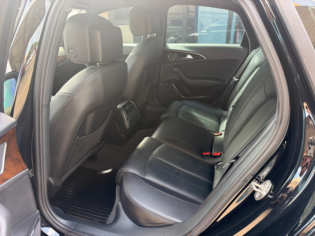 Photo 9 of this AUDI A6