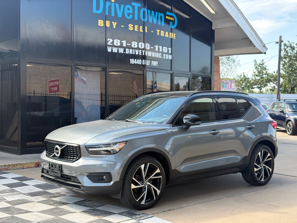 2019 VOLVO XC40