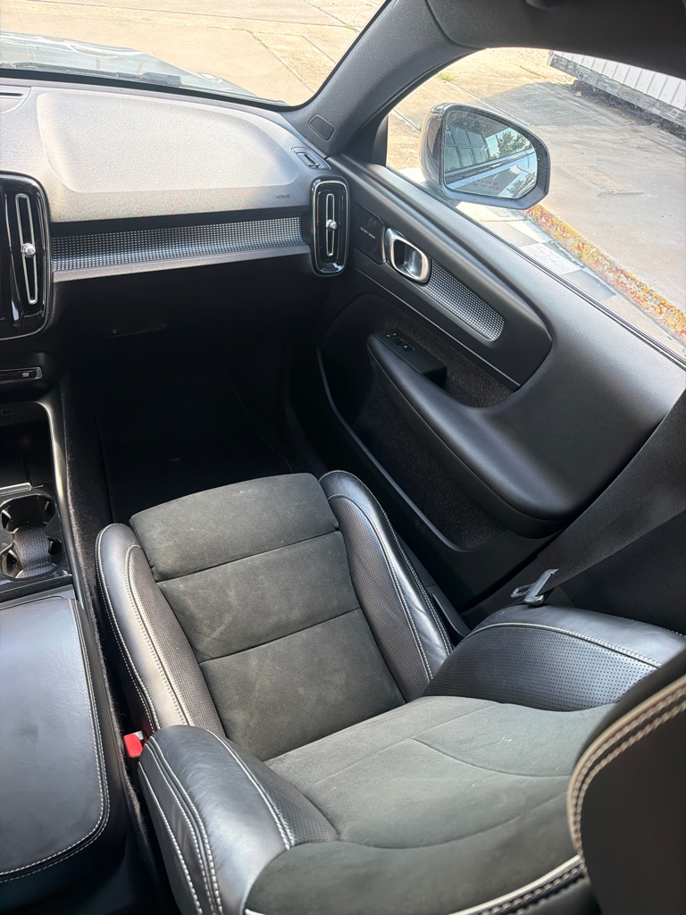 Photo 11 of this VOLVO XC40