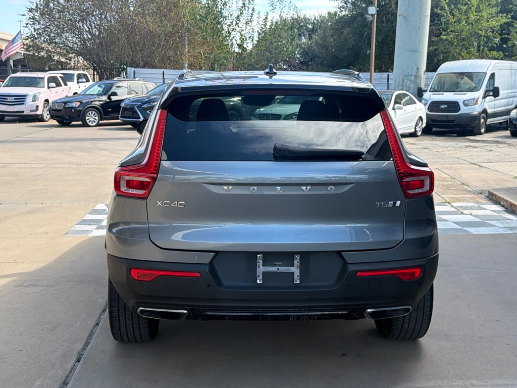 Photo 4 of this VOLVO XC40