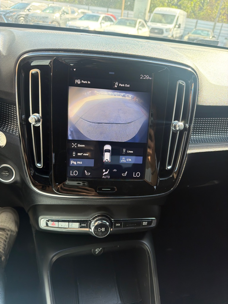 Photo 16 of this VOLVO XC40