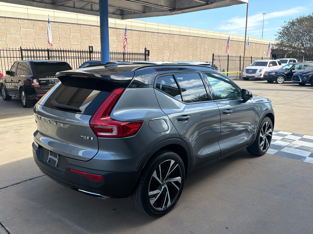 Photo 5 of this VOLVO XC40