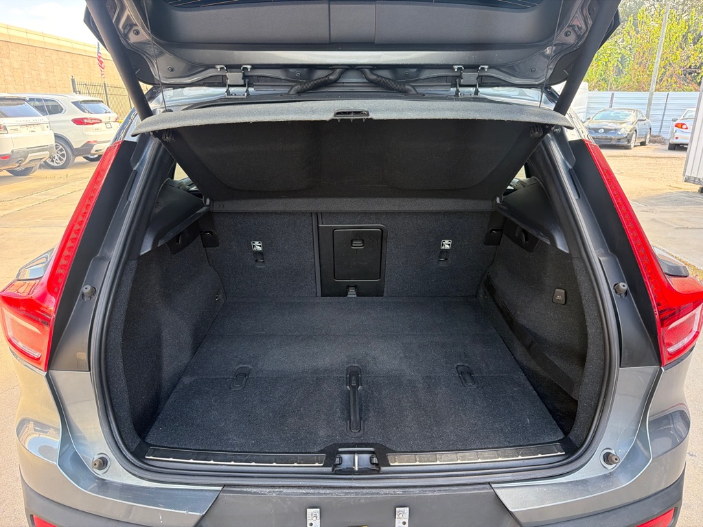 Photo 8 of this VOLVO XC40