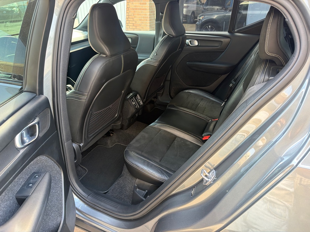 Photo 9 of this VOLVO XC40