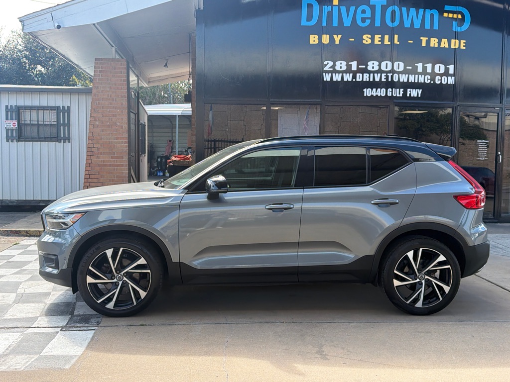 Photo 2 of this VOLVO XC40