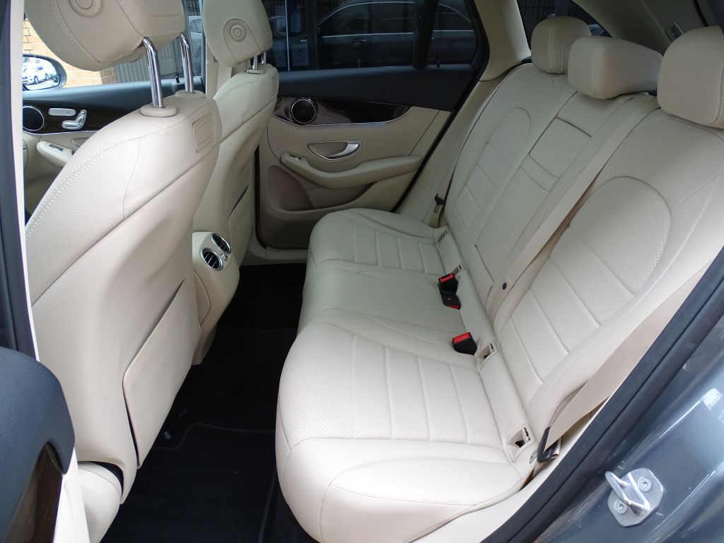 Photo 11 of this MERCEDES-BENZ GLC
