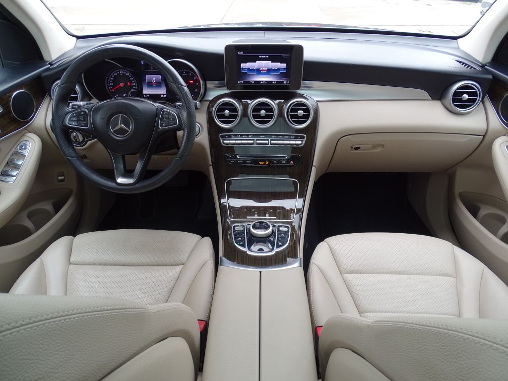 Photo 8 of this MERCEDES-BENZ GLC