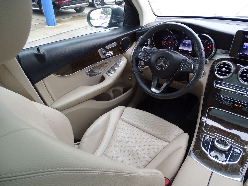 Photo 9 of this MERCEDES-BENZ GLC