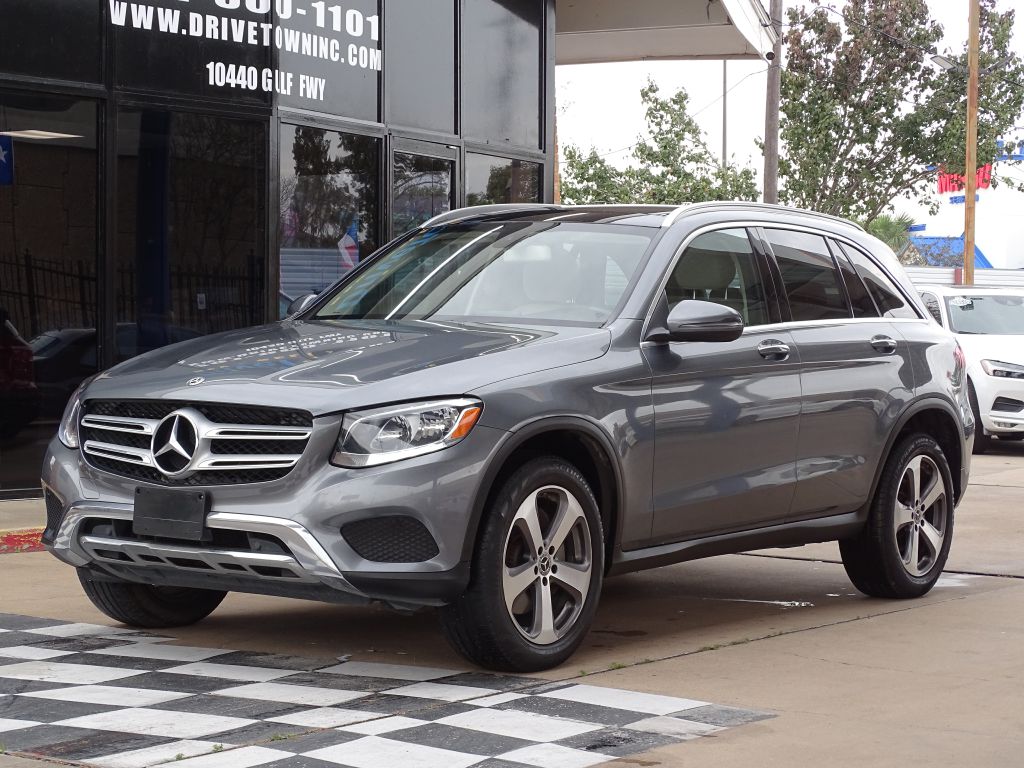 Photo 2 of this MERCEDES-BENZ GLC